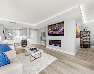 255 Evernia Street - Photo Thumbnail 9