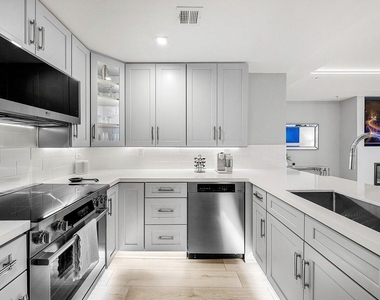 255 Evernia Street - Photo Thumbnail 5