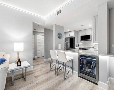 255 Evernia Street - Photo Thumbnail 3