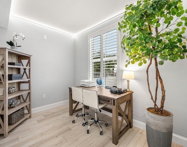 255 Evernia Street - Photo Thumbnail 12