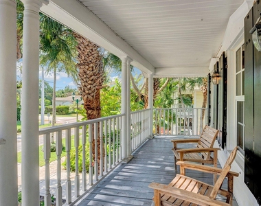 306 N Swinton Avenue - Photo Thumbnail 4
