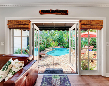 306 N Swinton Avenue - Photo Thumbnail 9