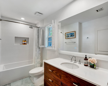 306 N Swinton Avenue - Photo Thumbnail 21