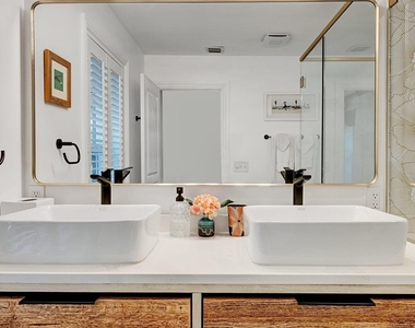306 N Swinton Avenue - Photo Thumbnail 32