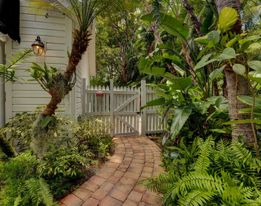 306 N Swinton Avenue - Photo Thumbnail 11