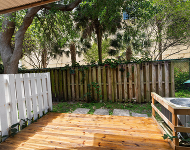 2521 Ne 15th Street - Photo Thumbnail 1