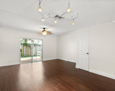 2521 Ne 15th Street - Photo Thumbnail 15