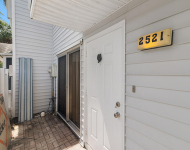2521 Ne 15th Street - Photo Thumbnail 2