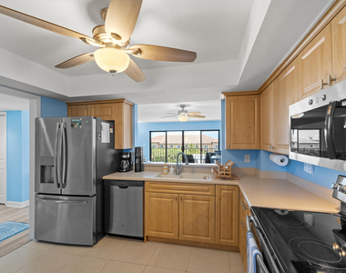 801 S Ocean Drive - Photo Thumbnail 4