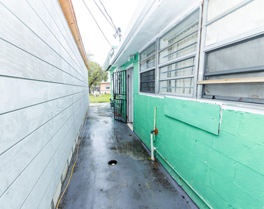 1230 Nw 180th Terrace - Photo Thumbnail 10