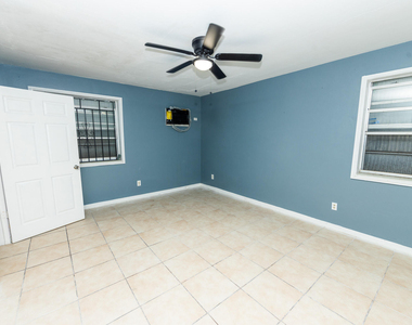 1230 Nw 180th Terrace - Photo Thumbnail 5