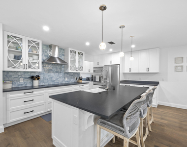 17235 Bay Street - Photo Thumbnail 9