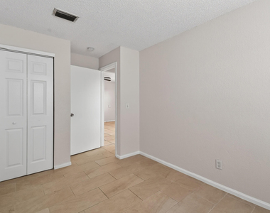 1618 W 26th Court - Photo Thumbnail 12