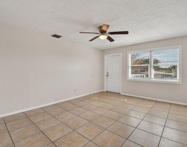 1618 W 26th Court - Photo Thumbnail 5