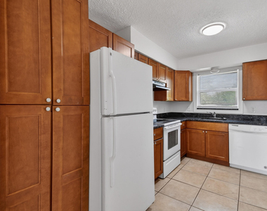 1618 W 26th Court - Photo Thumbnail 6