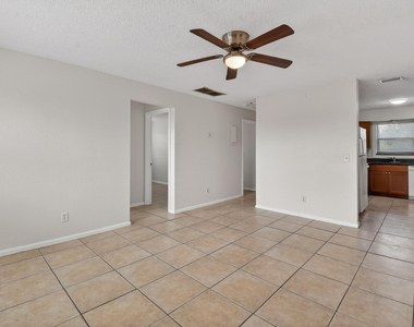 1618 W 26th Court - Photo Thumbnail 2