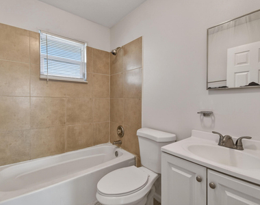 1618 W 26th Court - Photo Thumbnail 9
