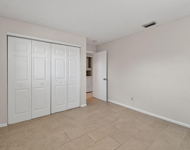 1618 W 26th Court - Photo Thumbnail 14