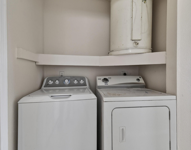 1618 W 26th Court - Photo Thumbnail 13