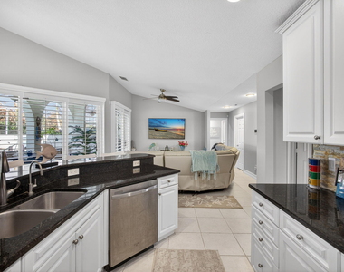 8075 Se Governors Way - Photo Thumbnail 11