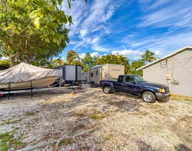 481 Sw Voltair Terrace - Photo Thumbnail 3