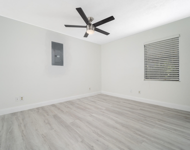 481 Sw Voltair Terrace - Photo Thumbnail 13
