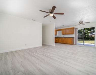 481 Sw Voltair Terrace - Photo Thumbnail 11