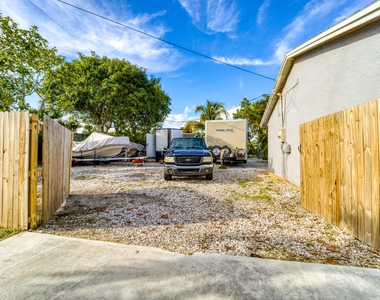 481 Sw Voltair Terrace - Photo Thumbnail 5
