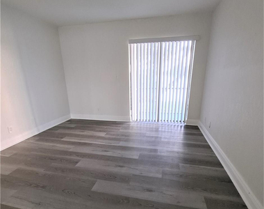 9838 Nob Hill Court - Photo Thumbnail 13