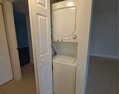 9838 Nob Hill Court - Photo Thumbnail 7