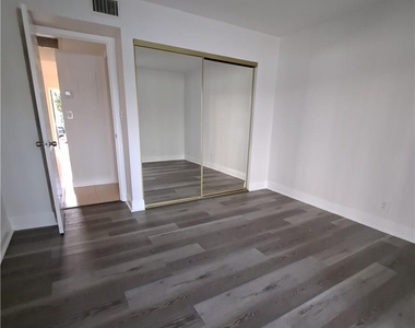 9838 Nob Hill Court - Photo Thumbnail 12