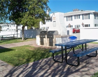 2220 Ne 68th Street - Photo Thumbnail 4