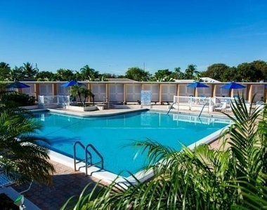 2220 Ne 68th Street - Photo Thumbnail 2