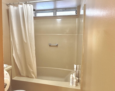 2515 Ne 2nd Court - Photo Thumbnail 6