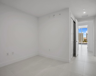 151 N Seabreeze Boulevard - Photo Thumbnail 36
