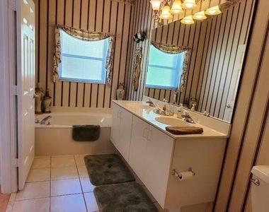 430 Nw Lismore Lane - Photo Thumbnail 12