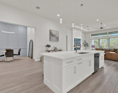 138 Se Palma Street - Photo Thumbnail 7