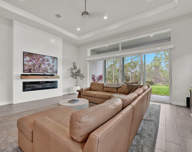 138 Se Palma Street - Photo Thumbnail 16
