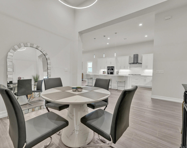 138 Se Palma Street - Photo Thumbnail 15