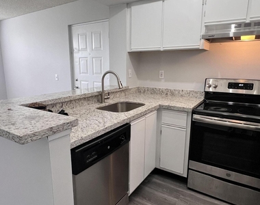 718 Executive Center Drive - Photo Thumbnail 5