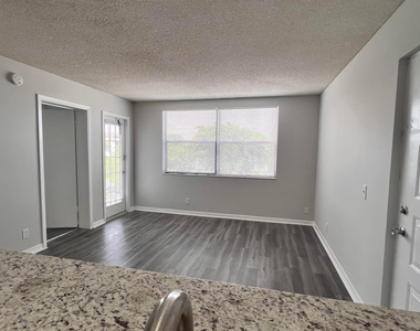 718 Executive Center Drive - Photo Thumbnail 6