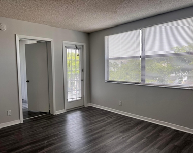 718 Executive Center Drive - Photo Thumbnail 3