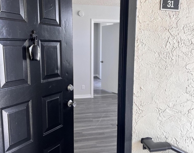 718 Executive Center Drive - Photo Thumbnail 4