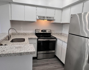 718 Executive Center Drive - Photo Thumbnail 1