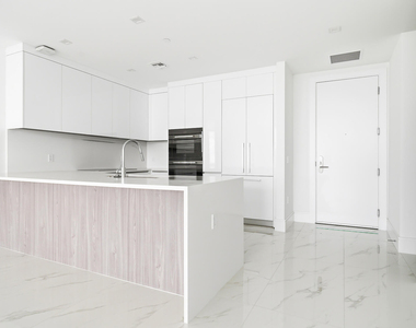 220 Lake Shore Drive - Photo Thumbnail 3