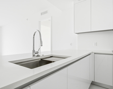 220 Lake Shore Drive - Photo Thumbnail 5