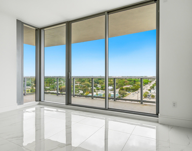 220 Lake Shore Drive - Photo Thumbnail 12