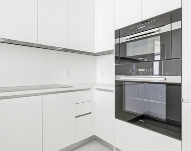 220 Lake Shore Drive - Photo Thumbnail 6