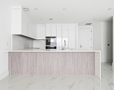 220 Lake Shore Drive - Photo Thumbnail 4