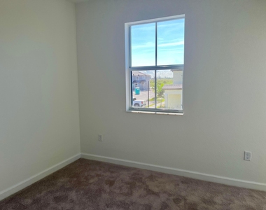 2776 Se 26th Avenue - Photo Thumbnail 32